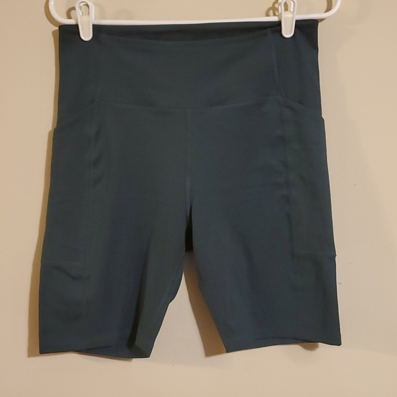 girlfriend collective Pants - Girlfriend Collective moss biker shorts w/pockets